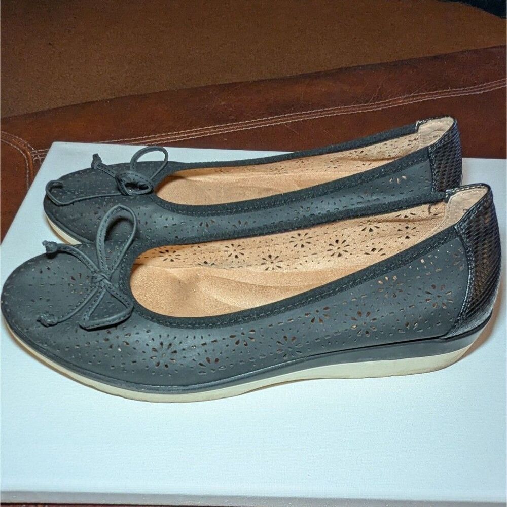 White Mountain Navy Blue Sz 9M Womens Surprise Slip On Shoes Faux Leather